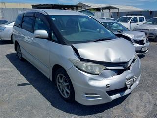 2006 Toyota Estima Station Wagon Photo