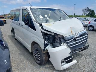 Toyota Granvia Van Photo