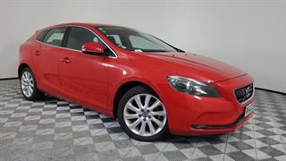 2015 Volvo V40 5D Hatch Photo
