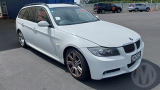 2007 BMW 325i Sedan Photo