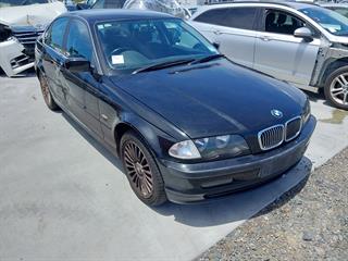 2000 BMW 320i Sedan Photo