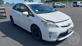 2015 Toyota Prius Hatch Photo