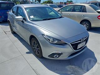 2014 Mazda Axela Hybrid Sedan Photo