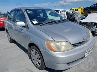 2000 Toyota Platz Sedan Photo