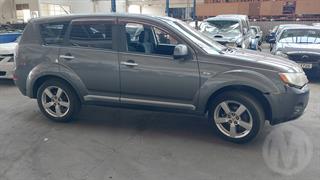 2005 Mitsubishi Outlander 2400 Station Wagon Photo