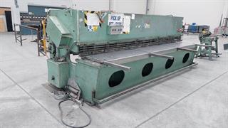 DYE Guillotine Engineering Equipment Photo