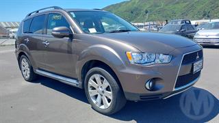 2010 Mitsubishi Outlander 2.4 VRX Station Wagon Photo