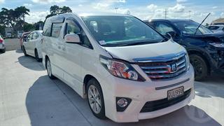 2013 Toyota Alphard Station Wagon Photo