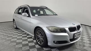 2010 BMW 320i 5D Touring Photo