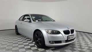 2008 BMW 320i 3D Sedan Photo