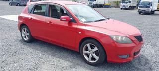 2004 Mazda Axela Hatch Photo
