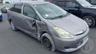 2005 Toyota Wish Station Wagon Photo