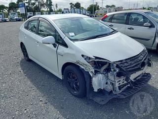 2015 Toyota Prius Hybrid Hatch Photo