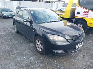2004 Mazda Axela Hatch Photo