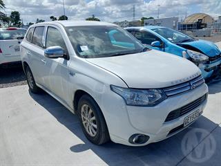 2013 Mitsubishi Outlander Phev Station Wagon Photo