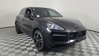 2020 Porsche Cayenne Turbo S E-hybrid 5D Station Wagon Photo