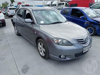 2005 Mazda Axela Sport Station Wagon Photo