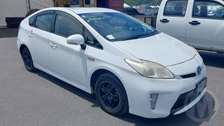 2012 Toyota Prius Hatch Photo