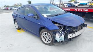 2017 Toyota Prius Hatch Photo