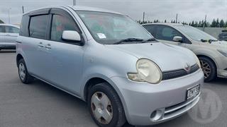 2005 Toyota Sienta Hatch Photo