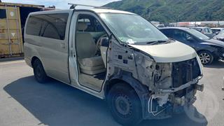 2005 Nissan Elgrand Station Wagon Photo