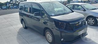 2015 Toyota Voxy Station Wagon Photo