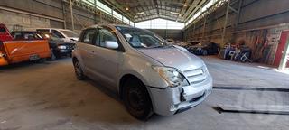 2002 Toyota IST Hatch Photo