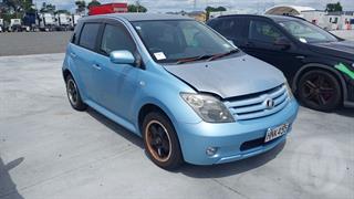 2005 Toyota IST Station Wagon Photo