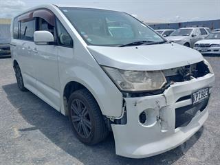 2007 Mitsubishi Delica Station Wagon Photo