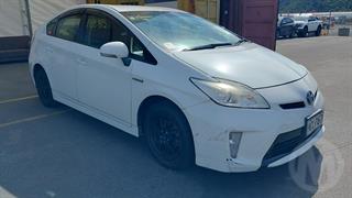2014 Toyota Prius Hatch Photo