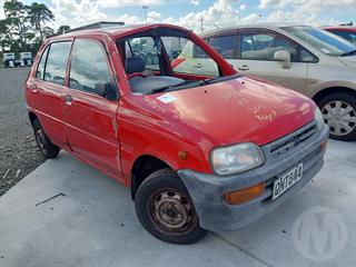 1998 Daihatsu Mira LS MAN Sedan Photo