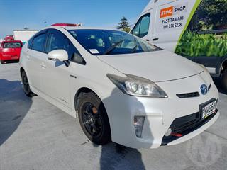 2014 Toyota Prius Hybrid Hatch Photo