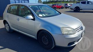 2005 Volkswagen Golf Hatch Photo