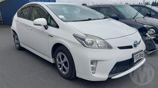 2015 Toyota Prius Hatch Photo