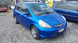 2004 Honda fit Hatch Photo