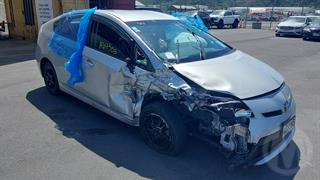 2015 Toyota Prius Hatch Photo