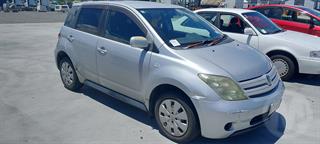 2004 Toyota Ist Hatch Photo