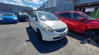 2005 Honda fit Hatch Photo