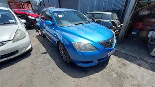 2004 Mazda 3 Hatch Photo