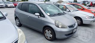 2004 Honda fit Hatch Photo