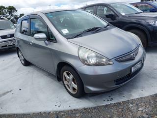 2005 Honda fit Hatch Photo