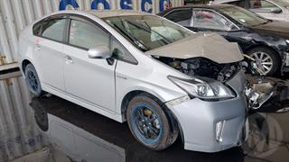 2015 Toyota Prius Hatch Photo