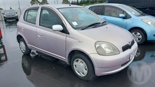 2000 Toyota Vitz Hatch Photo
