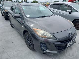 2013 Mazda Axela Hatch Photo