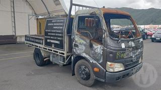 2007 Hino 300 614 Cab Chassis Photo