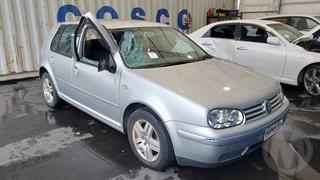 2003 Volkswagen Golf Hatch Photo