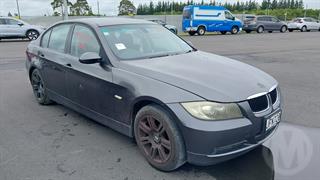 2005 BMW 320i Sedan Photo