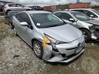 2018 Toyota Prius Hatch Photo