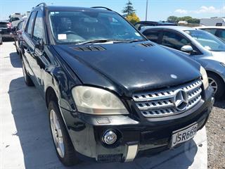 2006 Mercedes-Benz ML500 4matic Station Wagon Photo