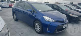 2016 Toyota Prius Alpha Hybrid Station Wagon Photo